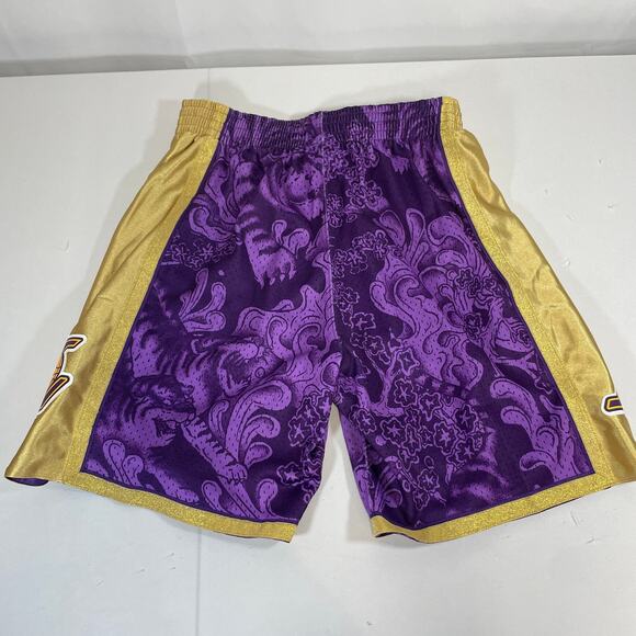 Los Angeles Lakers Mitchell & Ness Year of the Dragon Swingman Shorts - Picture 2 of 6